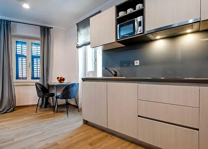 Harmony In Blue 로비니